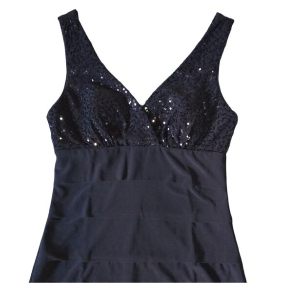 WOMEN'S BLACK COCKTAIL V-NECK DRESS WITH SEQUIN DETAILS SIZE 9/10 JUNIORS - Picture 3 of 12